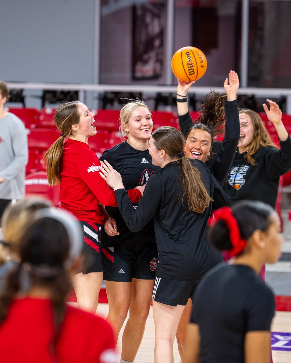South Dakota Women’s Basketball tweet media