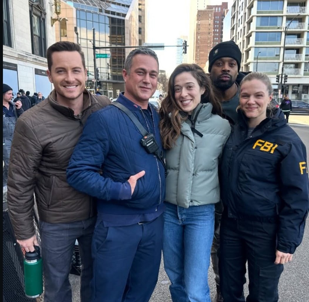 Spkmoon's tweet image. Dia 6 de abril estréia o tão aguardado Crossover One Chicago.
Fico feliz com a participação da Hailey Upton e Jay Halstead 

#onechicagocrossover
#chicagopd #chicagofire
#chicagomed #universalplus