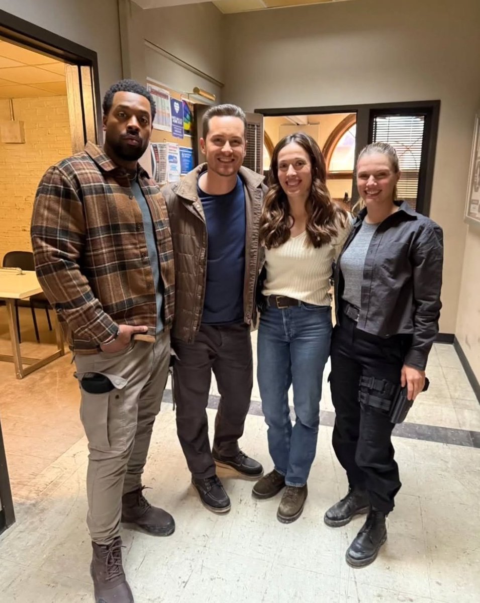 Spkmoon's tweet image. Dia 6 de abril estréia o tão aguardado Crossover One Chicago.
Fico feliz com a participação da Hailey Upton e Jay Halstead 

#onechicagocrossover
#chicagopd #chicagofire
#chicagomed #universalplus