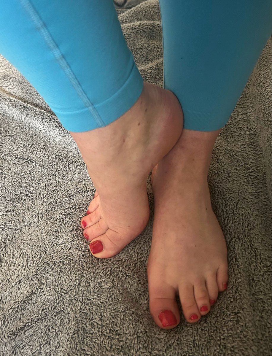 StayCloseToHerFeet tweet media