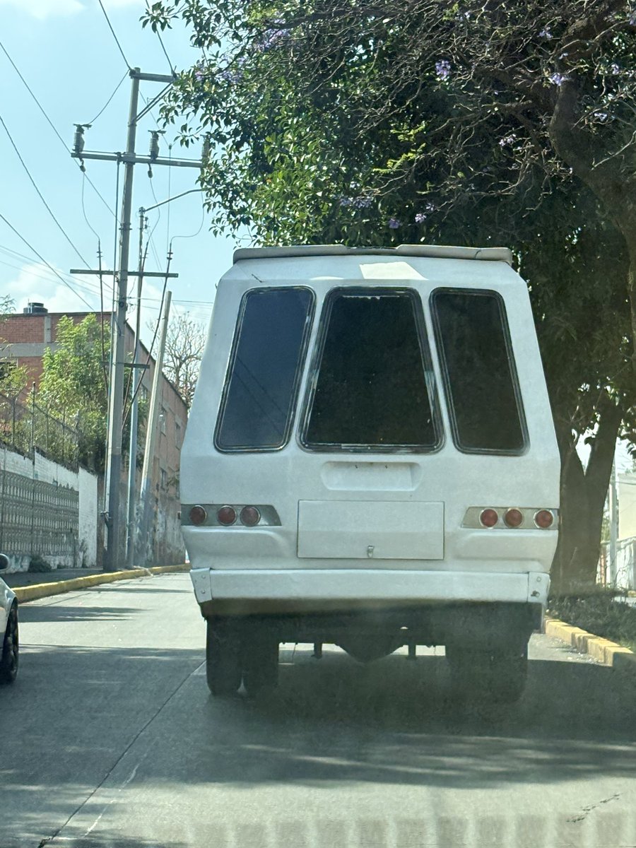 magicca_ave's tweet photo. @isaacsolar El transporte de Naucalpan inundado de irregularidad. Sin placas. Sin seguridad para el usuario ni para el transeúnte. https://t.co/rqWbbmV9uf