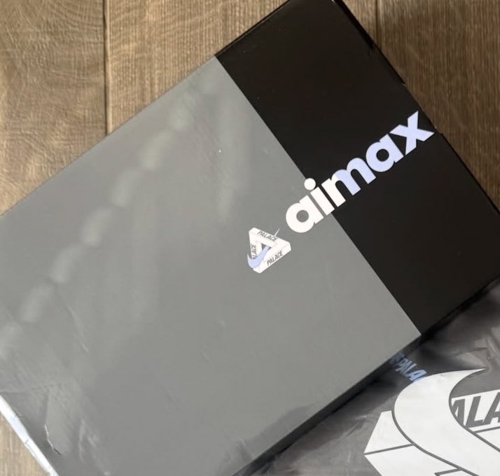 cap55457038's tweet image. Palace  × NIKE AIR MAX 95 

ついに来たパレスのエアマックス95  海外価格$200なので3万円オーバー確定ですかね😭ボックスもパレス仕様、、、胸熱だけど以外と定価割れしるPALACEのスニーカー🤔

#palace