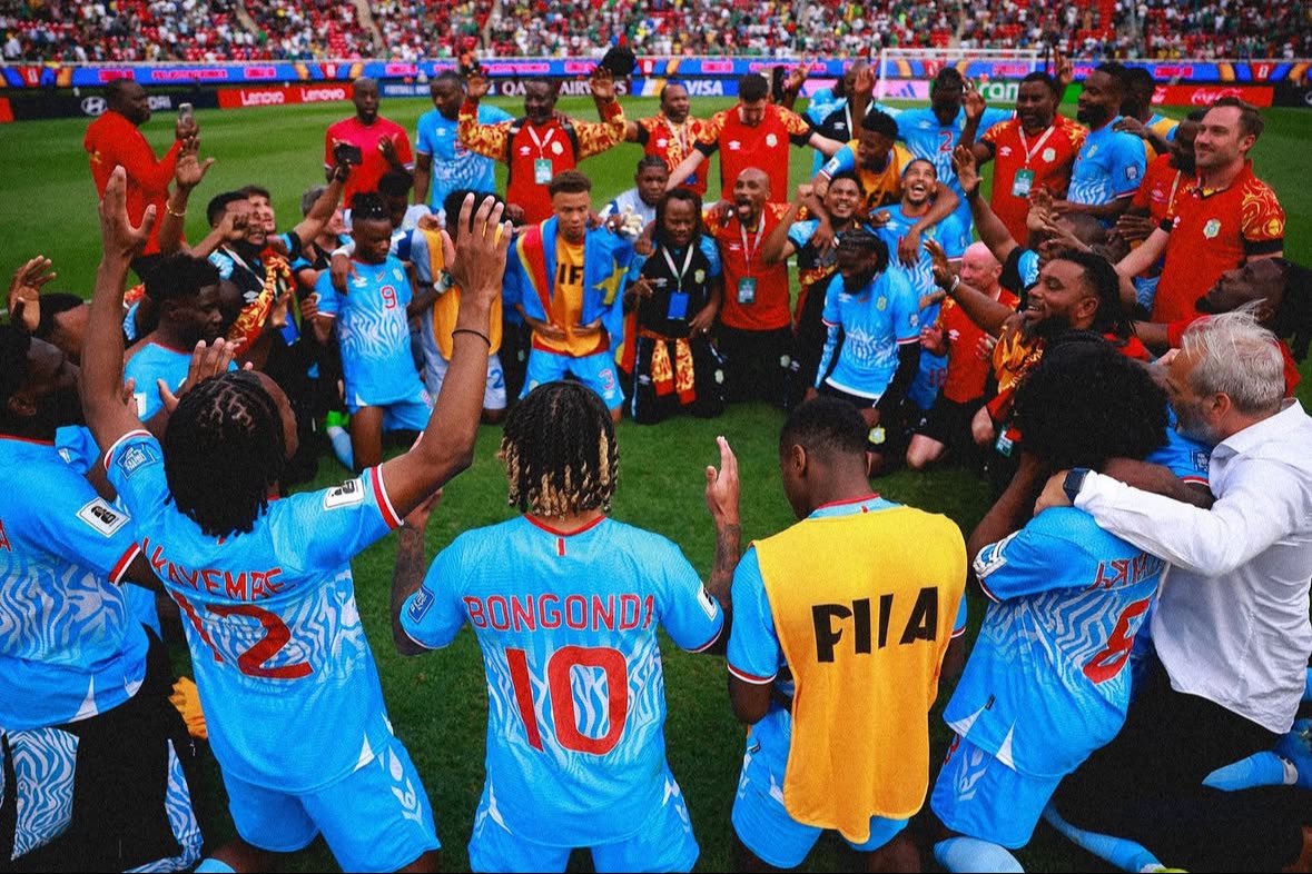 garcon29__'s tweet photo. The best moment of the game yesterday. After the final whistle all our players came together and pray, because we know exactly who we have to thank for this BIG victory 🙏🏾

Jesus is God. 

Amen ✝️ https://t.co/SmXOINqPcS
