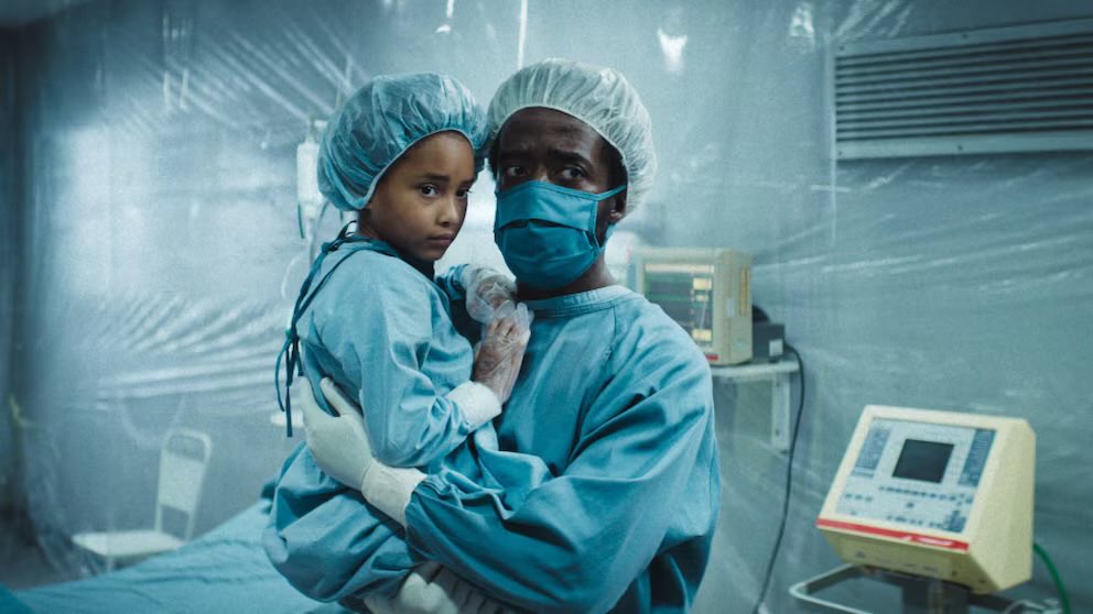 marincine's tweet photo. Impactante y reveladora,muy eficaz en su narrativa, siempre envolvente, es imprescindible la mini serie brasileña de sólo 5 episodios de #Netflix, Emergencia Radiactiva, sobre hechos reales en 🇧🇷 en 1987, que es una precisa radiografía social y política de profundo sentido humano https://t.co/ciEijhQRbE