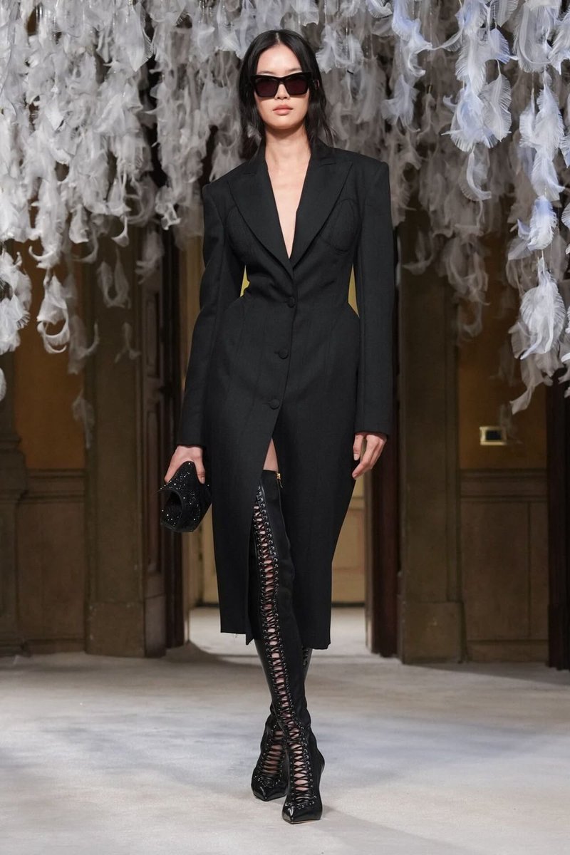 DvilCouture's tweet image. Elisabetta Franchi Fall Winter 2026