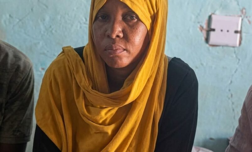 SudanTribune_EN's tweet photo. The Sudanese Journalists Syndicate condemns the 12-hour detention and harassment of journalist Miah al-Nil Mubarak by the General Intelligence Service in Jebel Awliya. The union calls for an urgent probe into the "dangerous" decline of press freedom. #Sudan #PressFreedom
https://t.co/UrjNitm0Xl