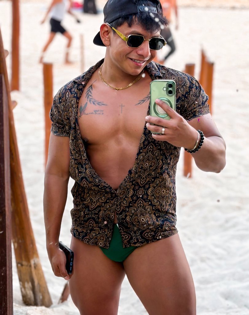 C R H I S tweet media