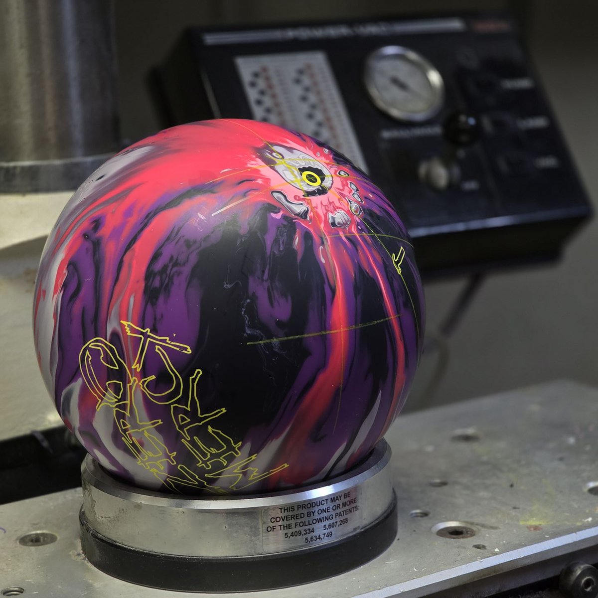 HammerBowling's tweet photo. Still one of the HOTTEST balls in the world right now! 🔥
#HammerBowling #ZeroMercySolid
#SuperOffset #HK22C2 #NothingHitsLikeAHammer 🔨 https://t.co/fUAznrwm7K