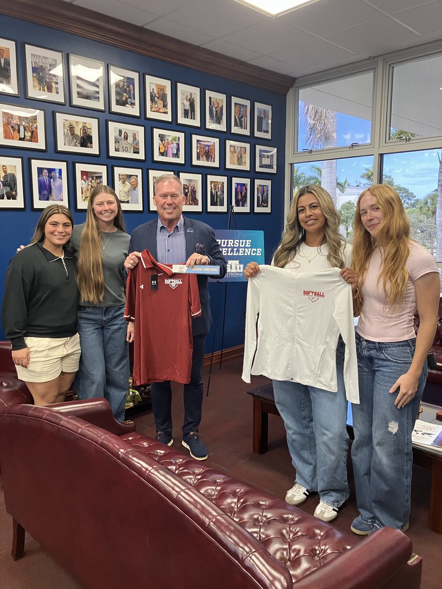 Prez_Armstrong's tweet photo. Thank you to our STU Softball team for the locker tag, polo, and a windbreaker for the First Lady. Greatly appreciated!
@STU_Softball
#STUMiami #BobcatNation #STUSoftball #STUAthletics #Community https://t.co/0SrosR1fk3