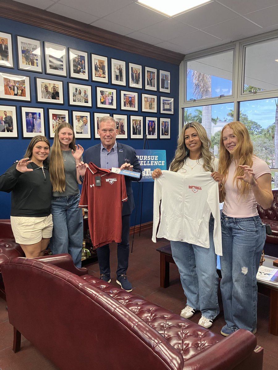 Prez_Armstrong's tweet photo. Thank you to our STU Softball team for the locker tag, polo, and a windbreaker for the First Lady. Greatly appreciated!
@STU_Softball
#STUMiami #BobcatNation #STUSoftball #STUAthletics #Community https://t.co/0SrosR1fk3