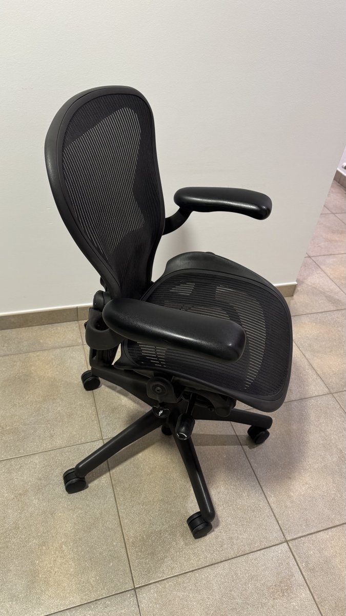 Christina tweet media