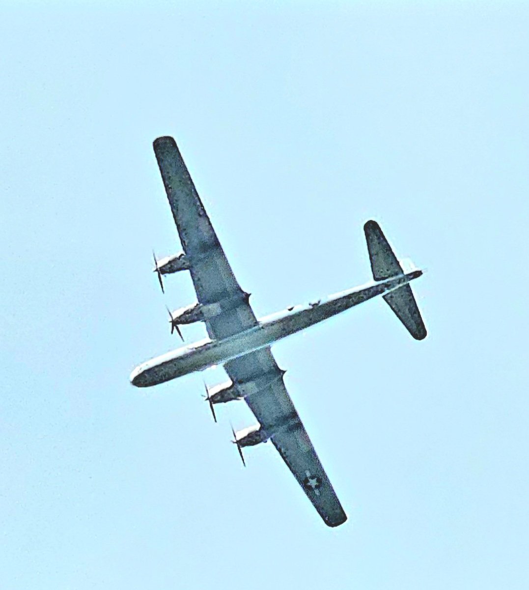 ⛓Huck Finn⛓ tweet media