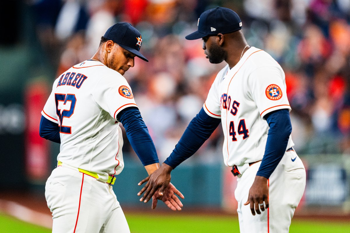 astros's tweet photo. Life is good. 😌

#ChaseTheFight https://t.co/wFRmVZOVf9
