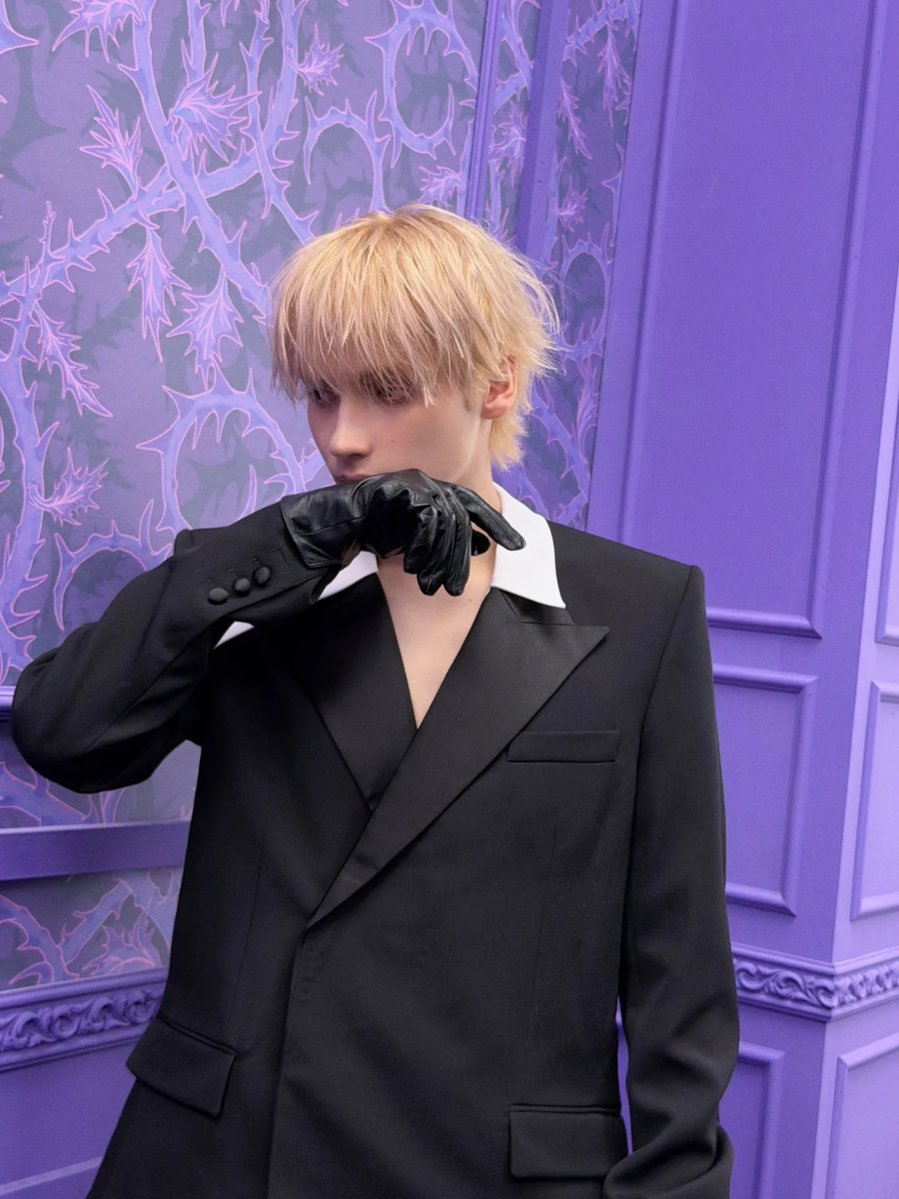 huening kai vampire tweet media