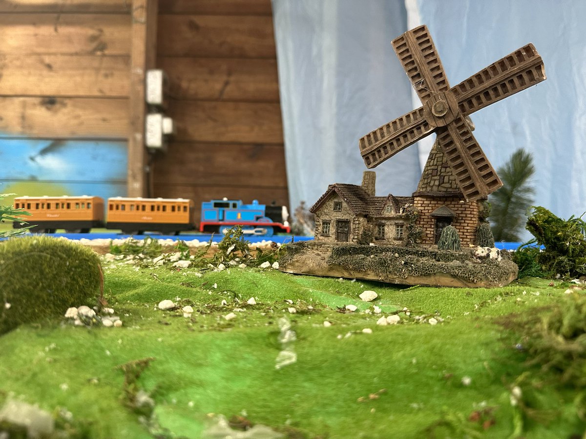TrackProd16's tweet photo. Who’s that puffing down the track? https://t.co/uWSqVMuPV7
