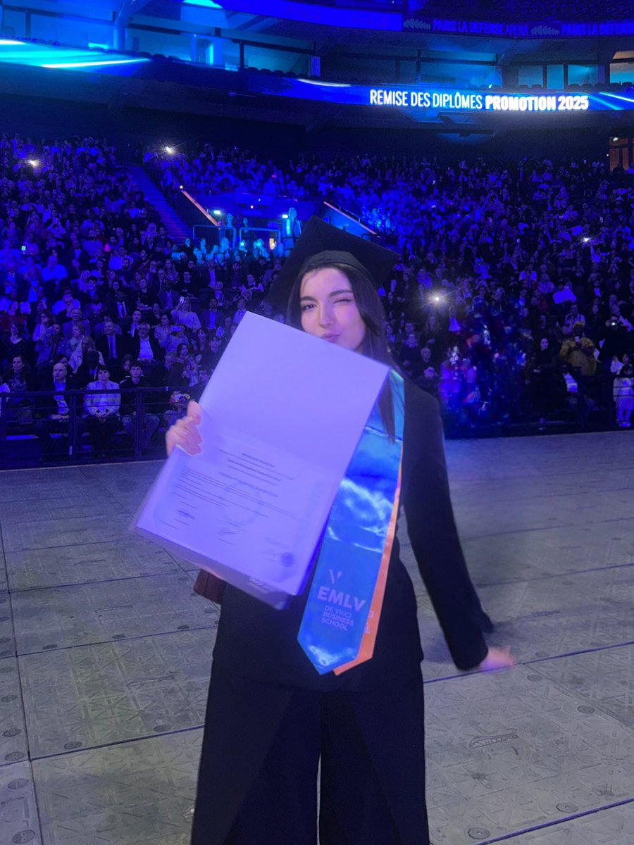 nia 🐈‍⬛ tweet media