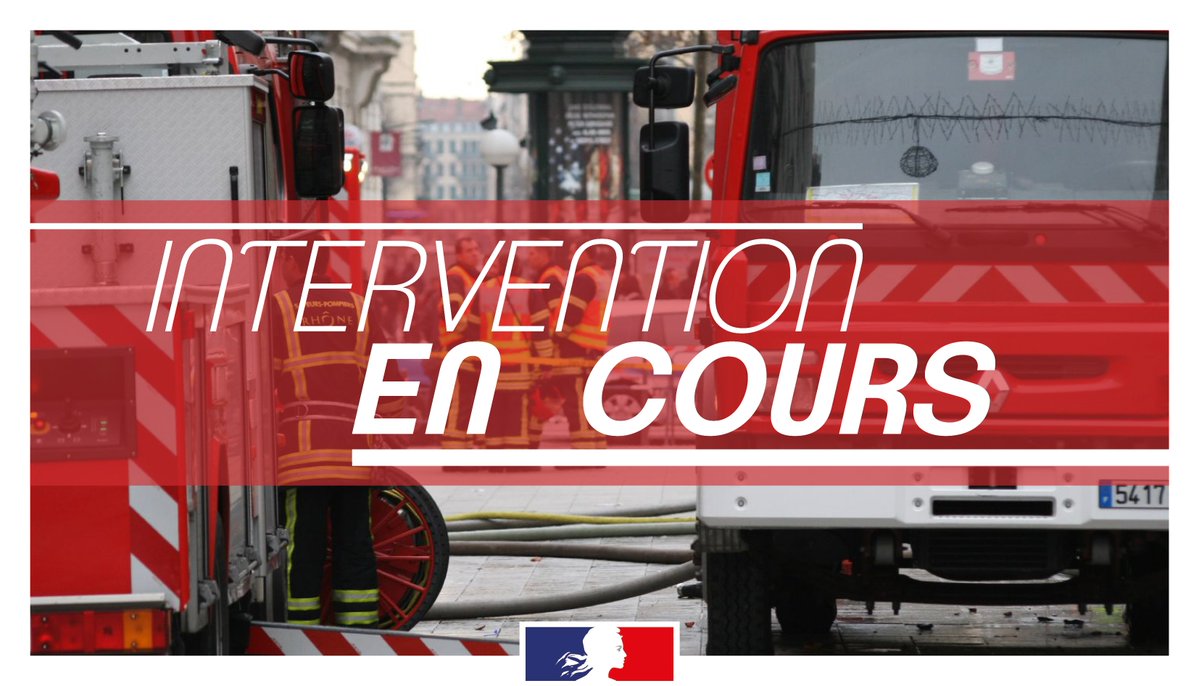 prefetrhone's tweet image. Un incendie est en cours dans un bâtiment de l'établissement scolaire des Chartreux à #Lyon

➡️73 sapeurs-pompiers du @SDMIS69 sont mobilisés
➡️34 engins déployés avec 3 lances-incendies
➡️150 personnes évacuées et mises à l'abri

⚠️Respectez le périmètre de sécurité