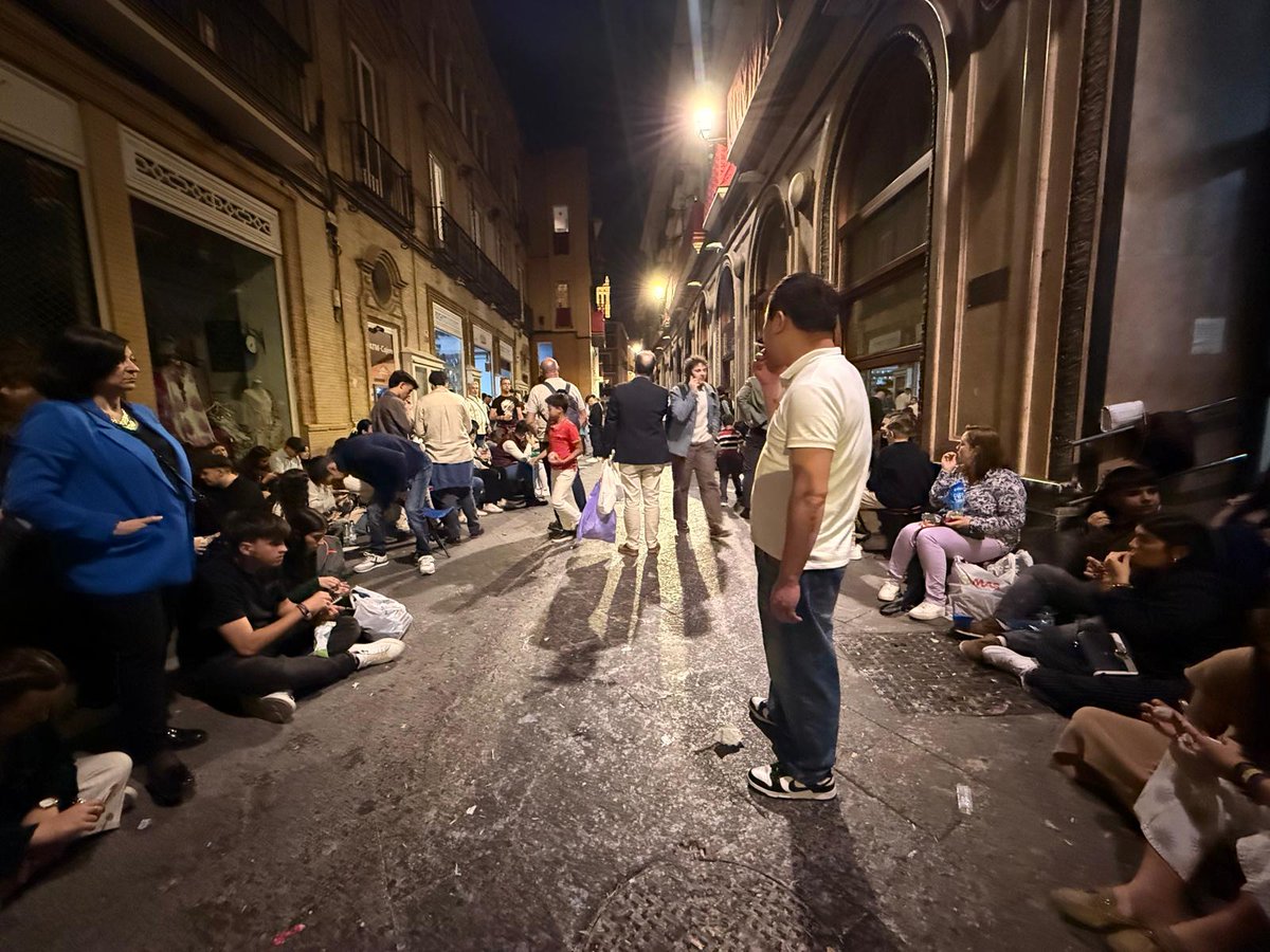 Pasión en Sevilla tweet media