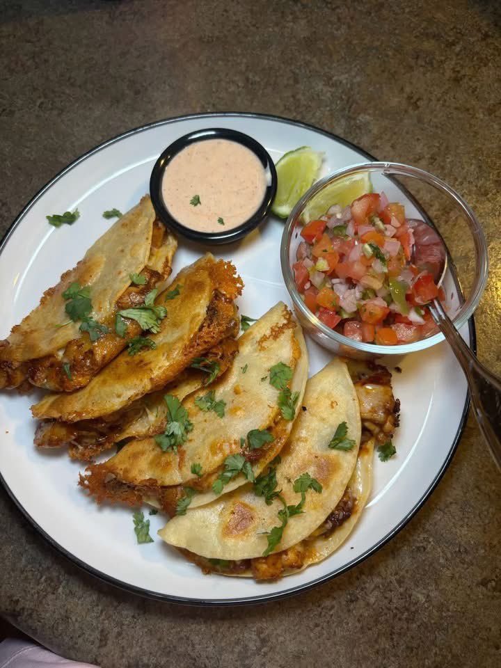 •☆• tweet media