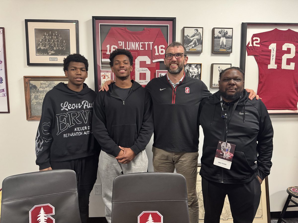 CoachTuck23's tweet photo. One of the great all-time football mines Andrew Luck. It was great taking ball with you today. @latsondheimer @LACitySection @StaplesElyjah @AnthonyFord2026 @MHS_Athletics12 @recruitcoachmc @GregBiggins #andrewluck #lafootball #theworkwillshow @StanfordFball #stanfordfootball https://t.co/8gPkCeCbni