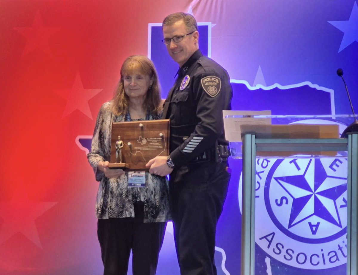 TCOLE's tweet photo. TCOLE Presiding Officer Kim Lemaux received the Barbara Childress Trailblazer Award at the Texas Police Chiefs Association Conference.

The award honors trailblazing female police executives who demonstrate extraordinary leadership, innovation, and influence. https://t.co/GXoFdCpahi