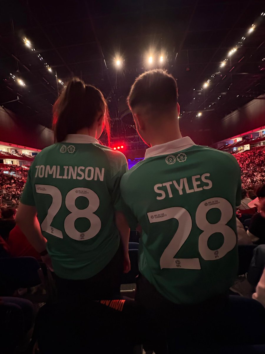 ☆ liz °.⭒❯❯❯❯❯ tweet media