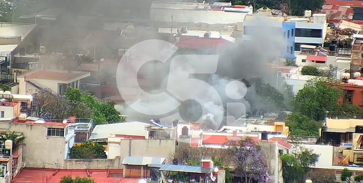 C5i_Oaxaca's tweet photo. 🚨 Derivado de una llamada al 9-1-1, servicios de emergencia atendieron un incendio registrado en el callejón Tamayo, esquina con calle Rufino Tamayo, en el Barrio de Xochimilco.

Recuerda que, ante cualquier incendio, debes comunicarte de inmediato al 9-1-1.

@salomonj  @GobOax @SSPC_GobOax @jaimeglezest