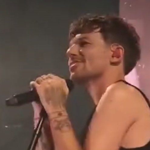 alt er love tweet media