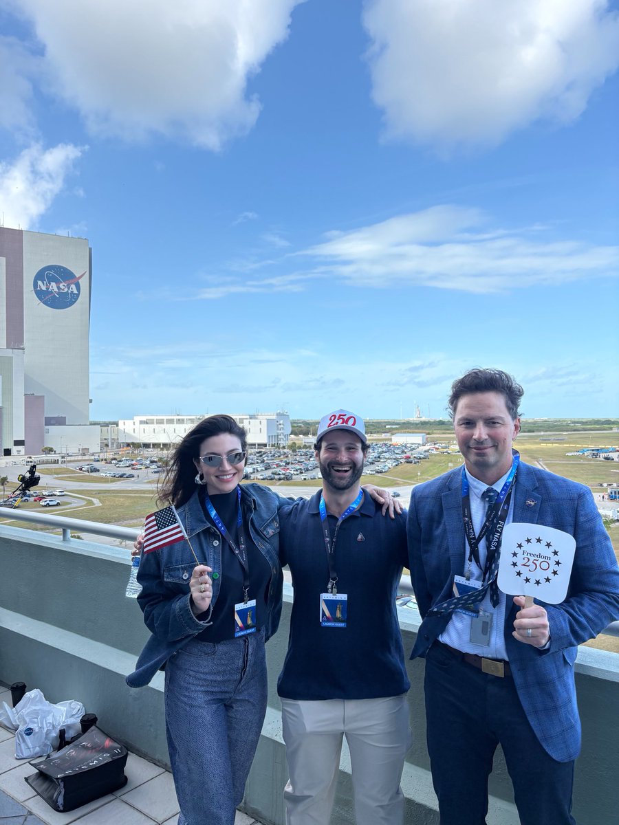 isabelle 🪐 tweet media