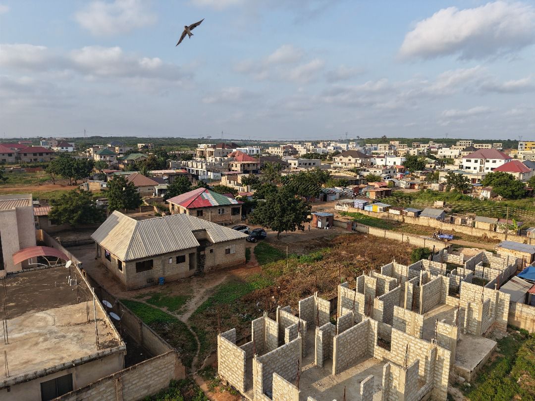 KwakuDaRealtor's tweet image. Plot Of Land Now Selling:

Location: Ashaley Botwe, Lakeside. Accra-Ghana

Plot Size: Two and a Half (0.40 Acre)

Price - Ghs 1.3 Million 

Contact : +233-505696228

Note: Agency T&amp;amp;C’s Apply 

#plots #forsale #lakeside #accra #ghana