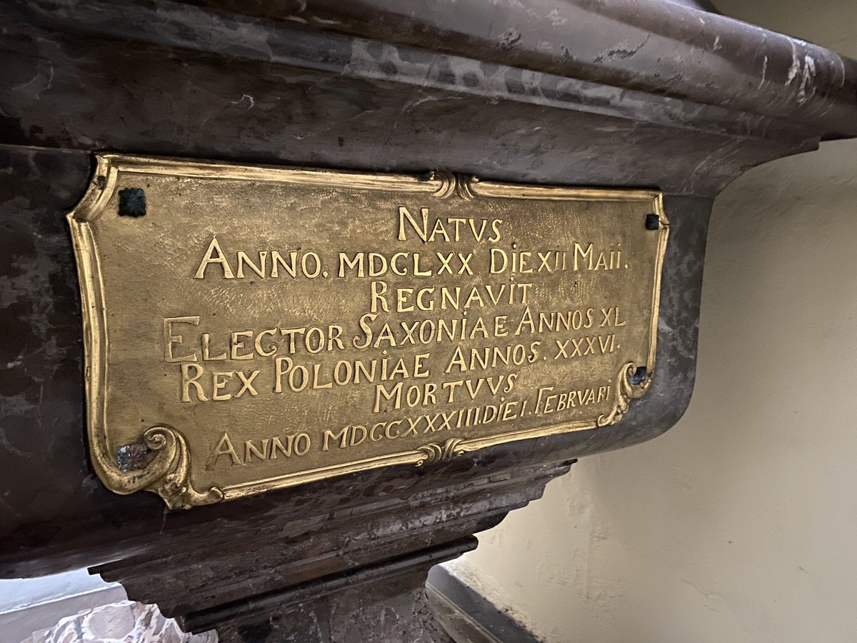 Hochtouren's tweet image. Heute stand ich endlich vor der Urne mit den Eingeweiden von August dem Starken in einer kleinen Kapelle der Kapuzinerkirche in Warschau; sein ♥️ ist in Dresden, der Leichnam in Krakau aber so hatten die Warszawiacy auch was von ihm #Warszawa #Poland