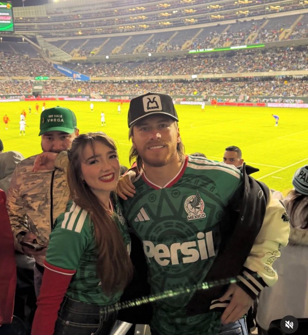 isa𝜗ৎ tweet media