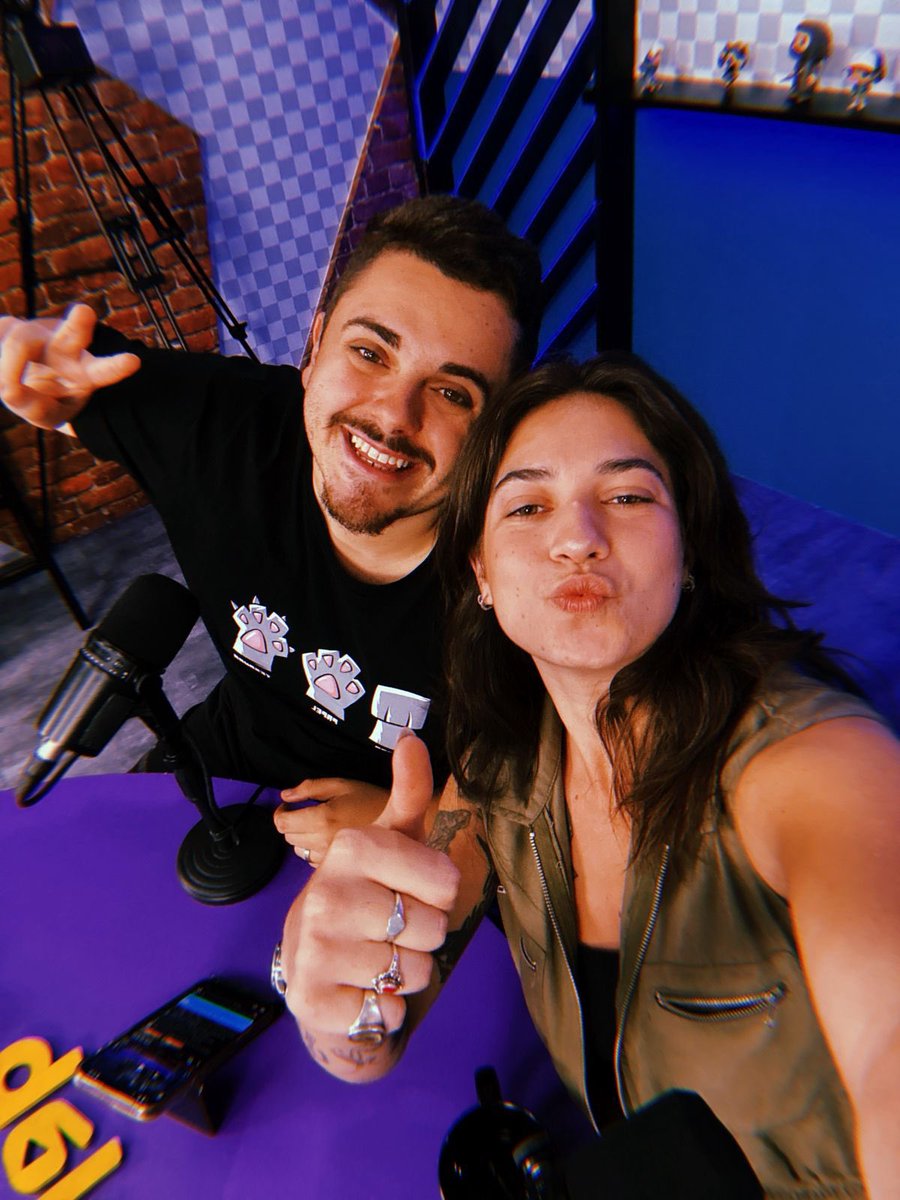 Live de BBB rolando agora é esclarecimentos também sobre o tópico Marcella e Brino 👀

CLICA AQUI: youtube.com/live/mKCnheft5…