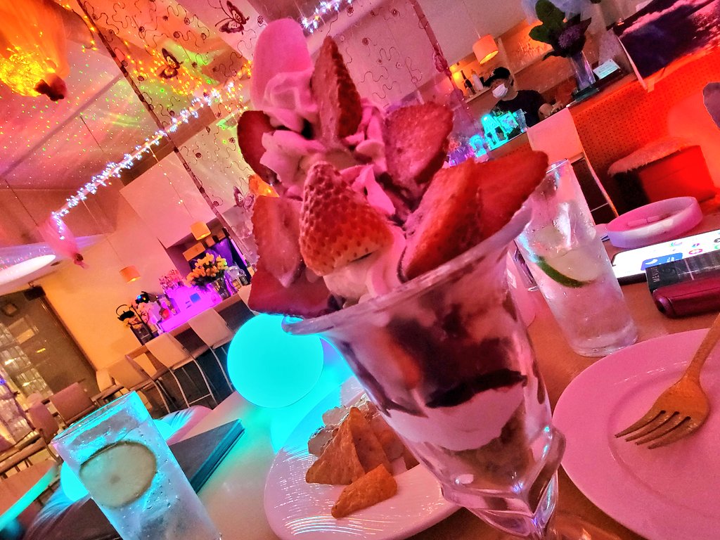 みーめろ tweet media