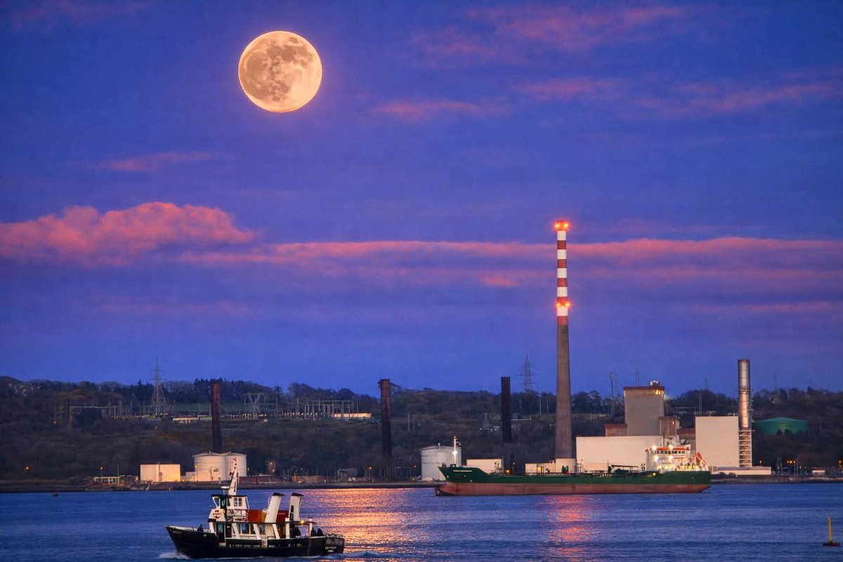 ThisIsIreland3's tweet image. April 1st - Whitegate 🌕🌕

Photos taken from Whitepoint Cobh

📍 East Cork - Ireland ☘️

📸 Aaron Stanton Noonan

#Cork #Moon #Cobh #Whitegate #Eastcork #Fullmoon #April