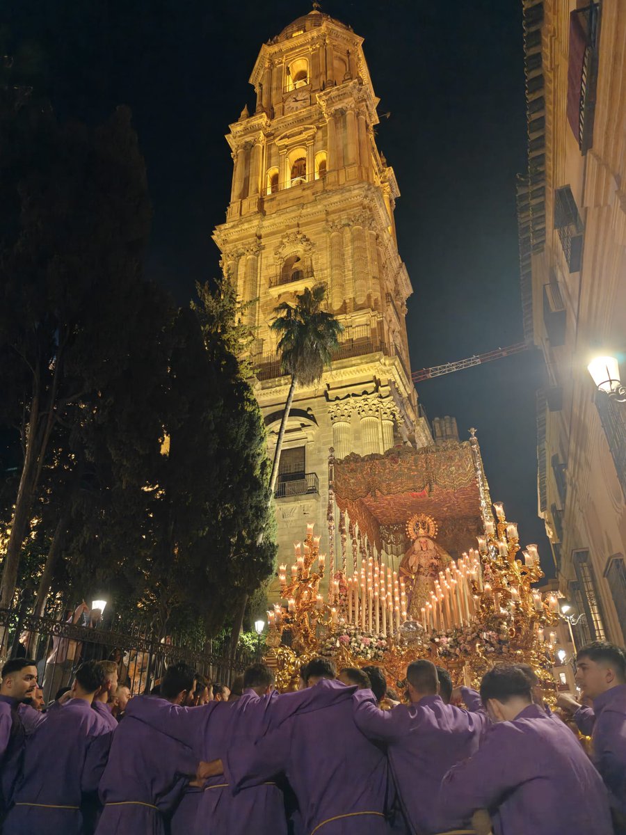 ✝️ Virgen de Consolación y Lágrimas por calle Molina Larios <a href="/ArchiSangre/">Archicofradía de la Sangre</a>

👉 Síguelo en COPE Málaga 

📻 97.1FM 

📱 APP COPE

💻 cope.es/emisoras/andal…

#CofradíasMLG #SemanaSanta #Málaga