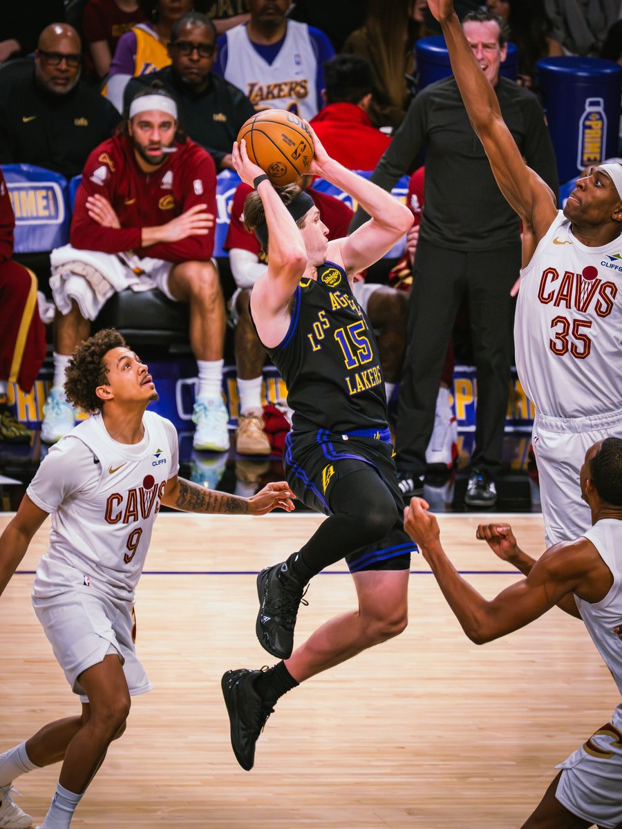 AEGworldwide's tweet image. Big night last night for our @lakers 💜💛

⭐️ #LebronJames most wins in NBA History
⭐️ #LukeDoncic 15,000 career points
⭐️ #RuiHachimura 5,000 career points
⭐️ #JJRedick 100th regular season win 
⭐️ Playoffs clinched!! 

📸 @cryptocomarena
#lakers #lakernation