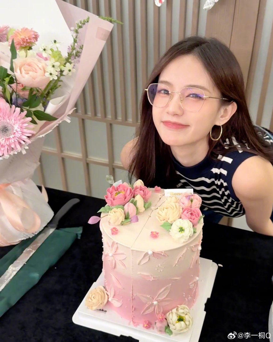 Rhaeni୭ 🪭 tweet media