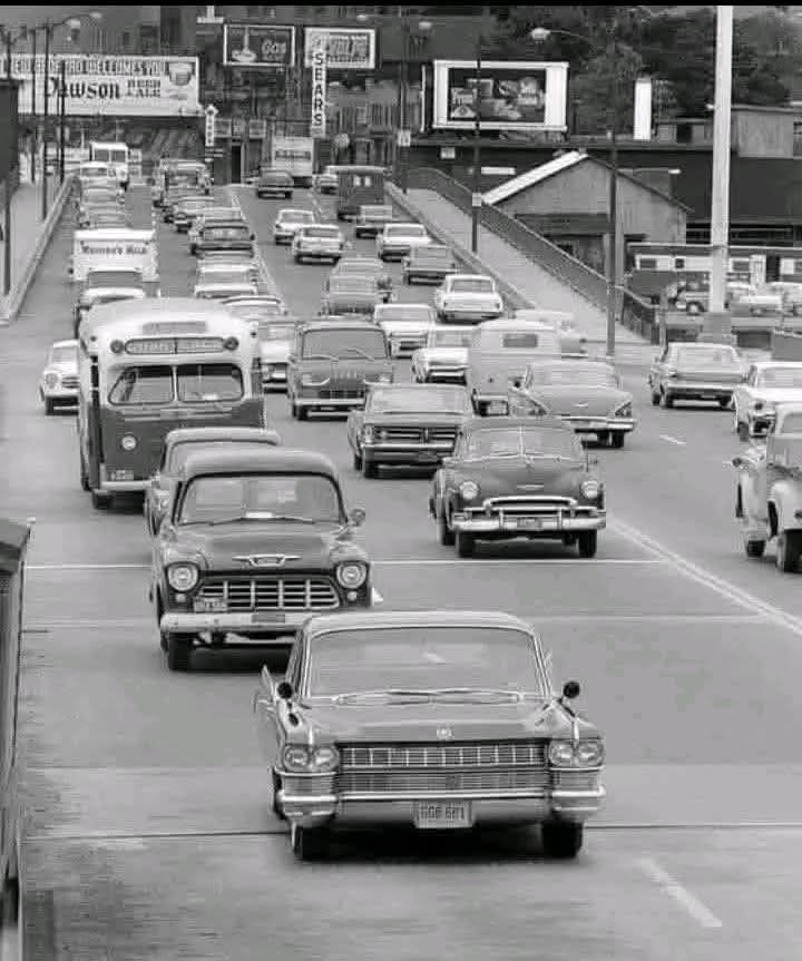 musclecarlove's tweet photo. No filters. No CGI. Just chrome, asphalt, and a city full of iron that'll never rust in your memory. 🖤
Drop your guess in the comments — what year was this taken? 👇
#ClassicCars #Cadillac #ChevyApache #RevAndRage #GuessTheYear https://t.co/vDB8uftWy8