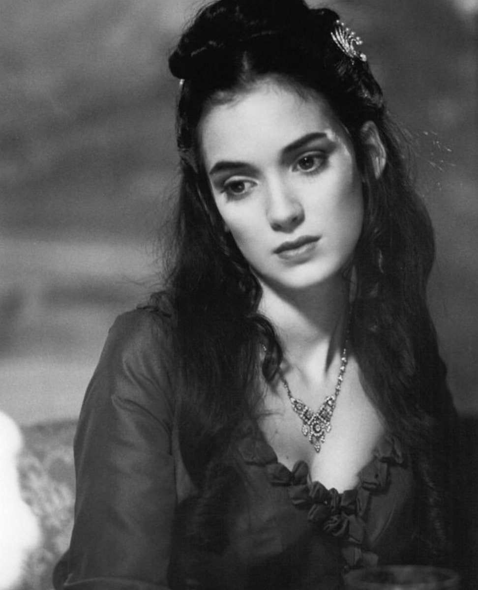retrocvnty's tweet image. Winona Ryder in Bram Stoker’s Dracula (1992)