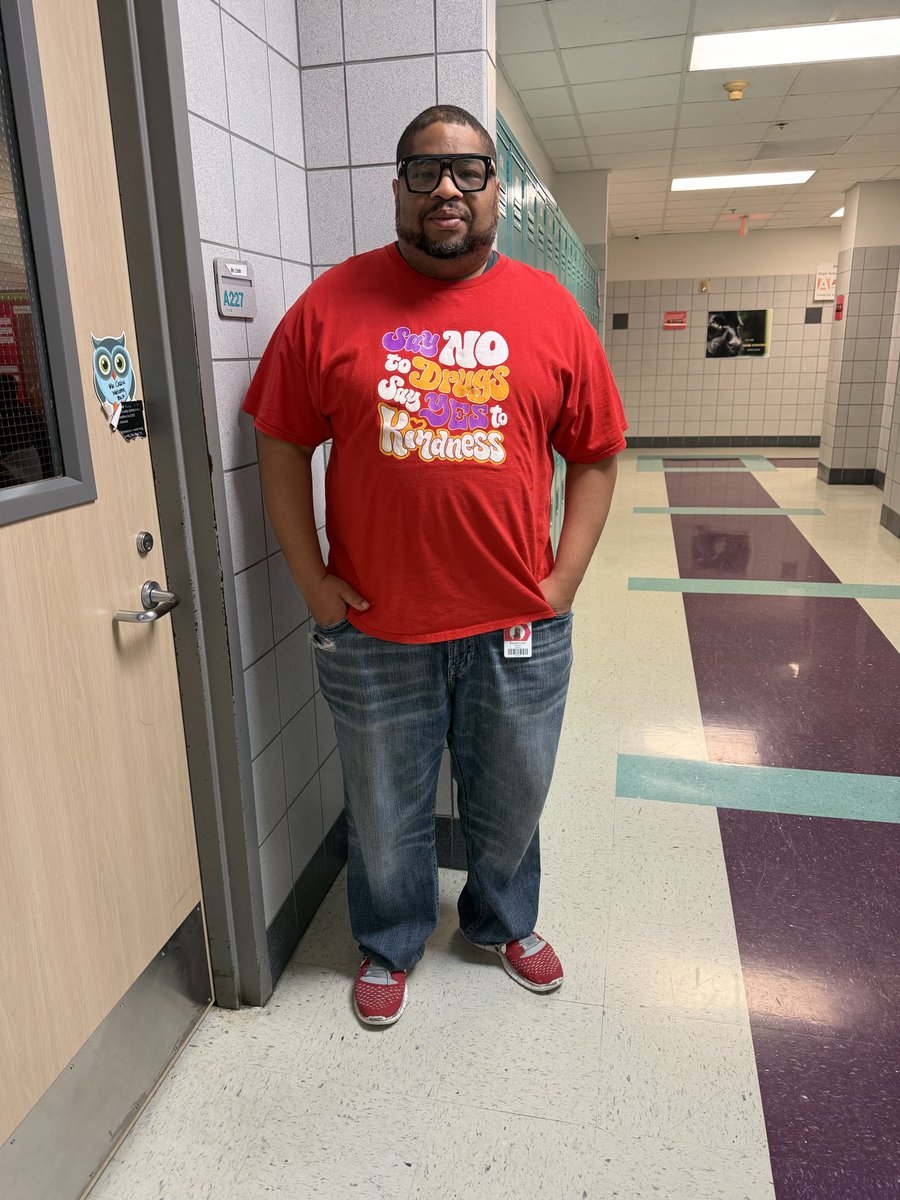 mschiceducator1's tweet photo. At G.W. Carver, we wear red for public education! #AldineAFT6345 #AldineStory https://t.co/xlriNo4FJa