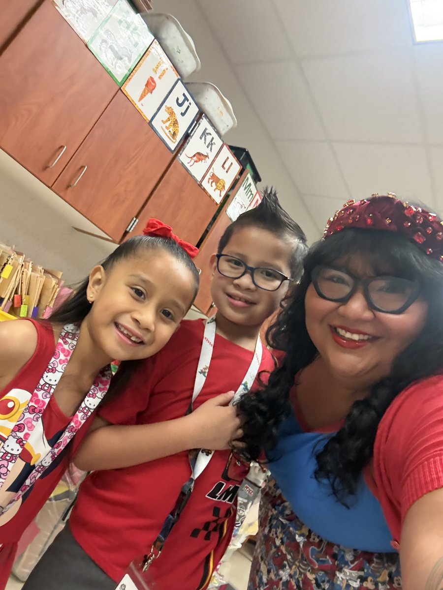 mslowpaz's tweet photo. Wednesdays are for #RedForPublicEd @AldineISD #AldineStory #AldineAFT6345 https://t.co/W1rC7zD0m5