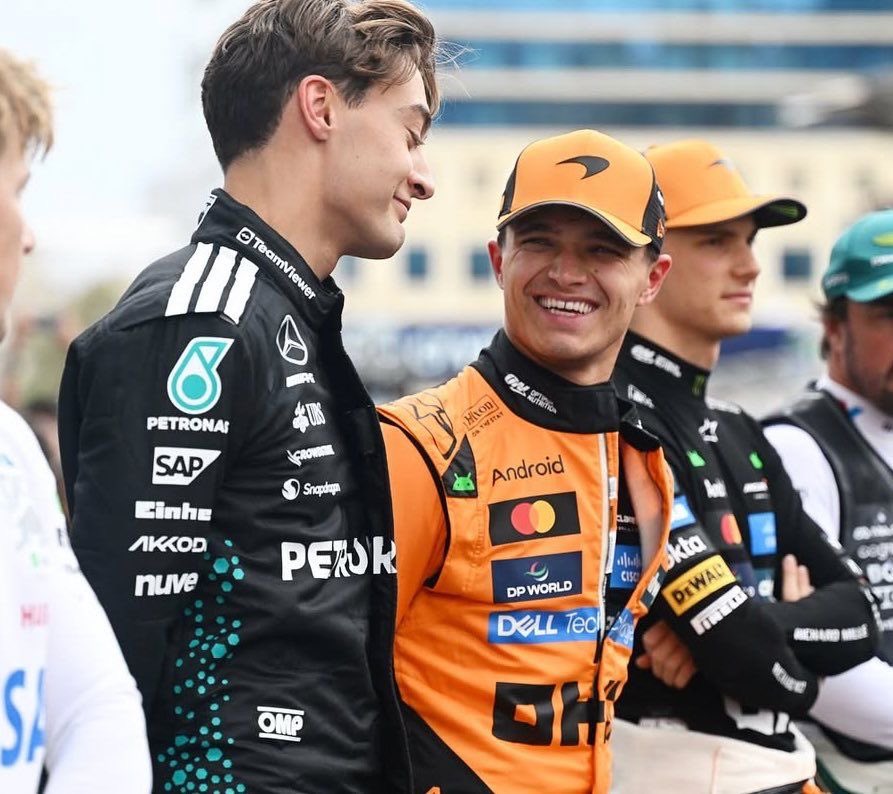 delilah⟢ tweet media