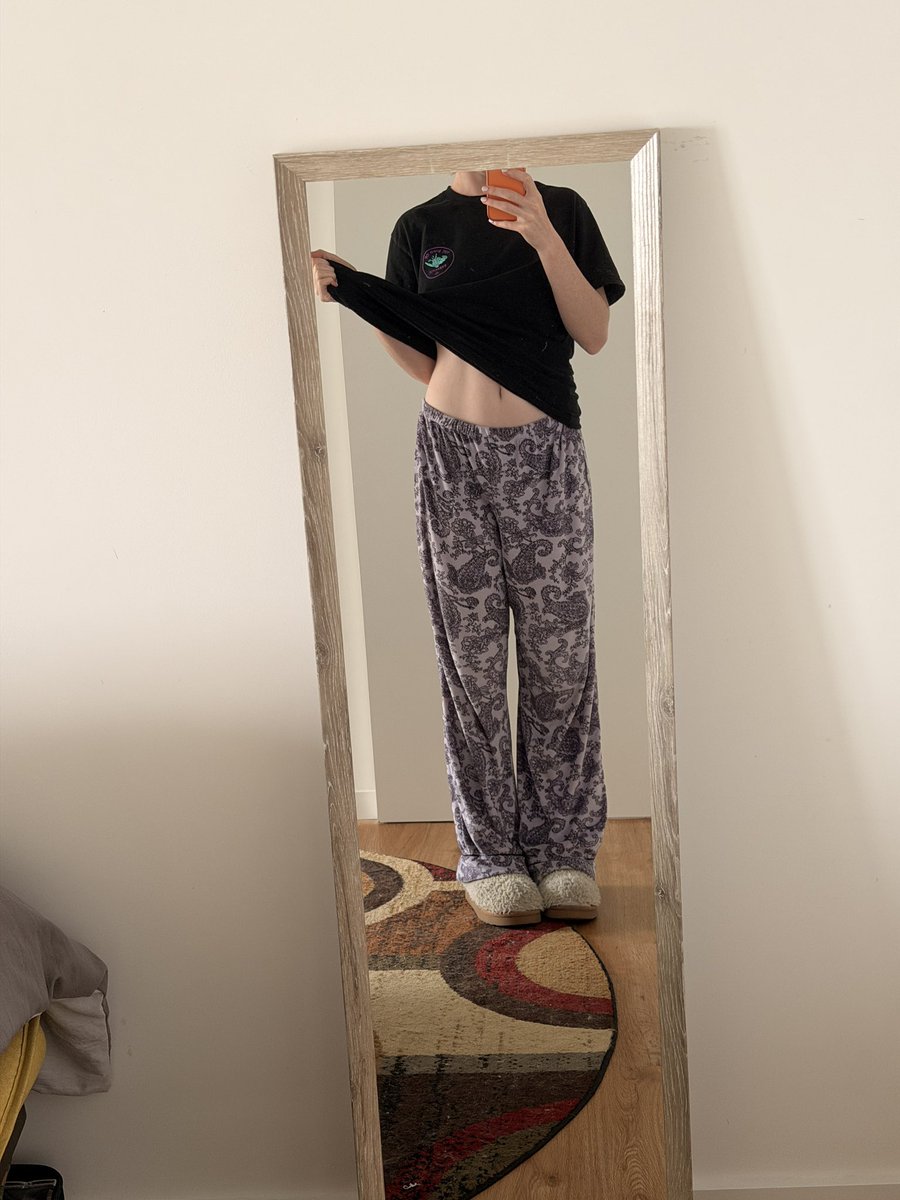 clover 🎀🍬 tweet media