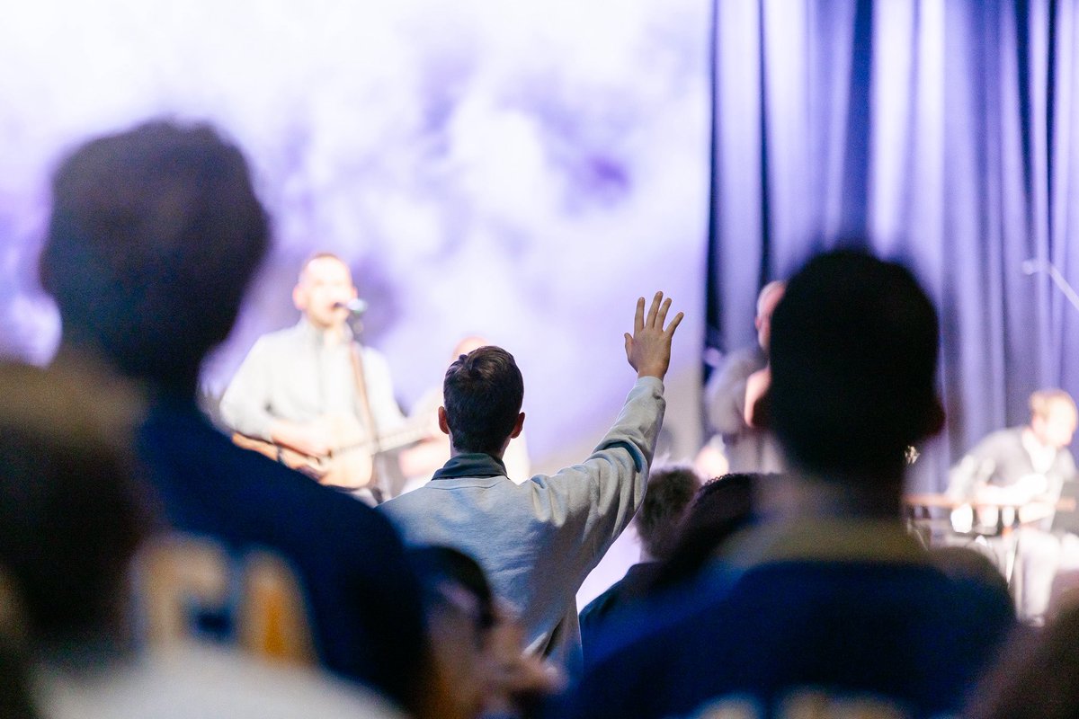 mjcasaints's tweet photo. 🙌 💛 We had a wonderful morning together as our entire school gathered to worship the Lord and celebrate our Teacher of the Year, Wendi Lewis. Thank you to @firstbaptistmj and @phillipldunn for leading us and sharing a meaningful message. https://t.co/ocbg1pFzxD