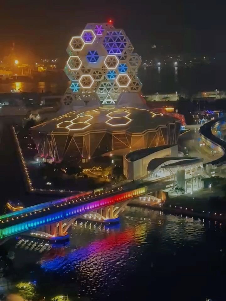 Stalynn1's tweet photo. 每次品尝砂锅饭都仿佛是一场盛宴，其丰富的营养令人欲罢不能。 https://t.co/5IrrsSz28R