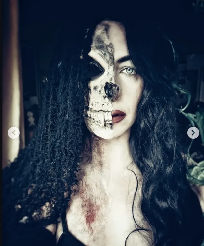 shadowvectors's tweet photo. The Jokeress..Goddess of Life and Death...Photo and Art...Sandra(Instagram) ..Adapted to The Jokeress indie ebook series by Bryan Follins and Margaret Henderson ..Genres: Slipstream..Themes: Body Positivity/Self Love https://t.co/zceiyHBbd1