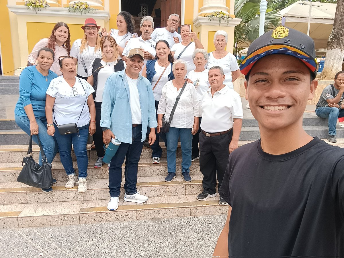 ¡UN SOLO CLAMOR POR NUESTRA TIERRA! 🇻🇪🙏
Hoy nuestras voces se elevan en una sola dirección. Nos unimos en fe, con el alma puesta en cada rincón de nuestra amada Venezuela, pidiendo por la paz que nos reconforte, la unión que nos fortalezca y bendiciones que sanen nuestra nación.