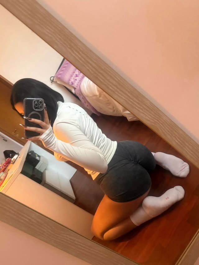 Mini Shorts X 95K tweet media