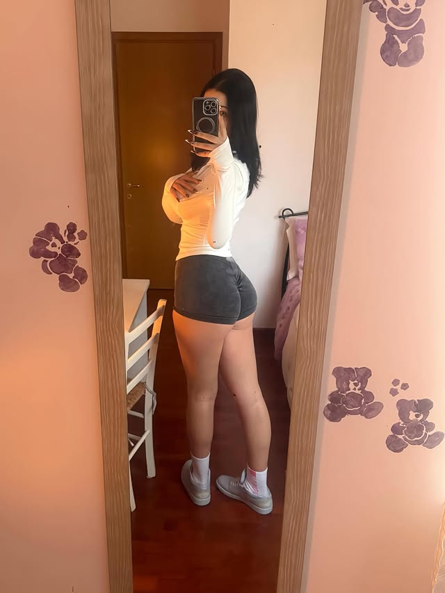 Mini Shorts X 95K tweet media